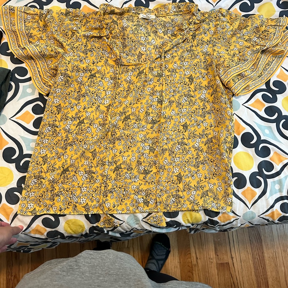 Max Studio Gold and White Ruffled Blouse with Peter Pan Collar
